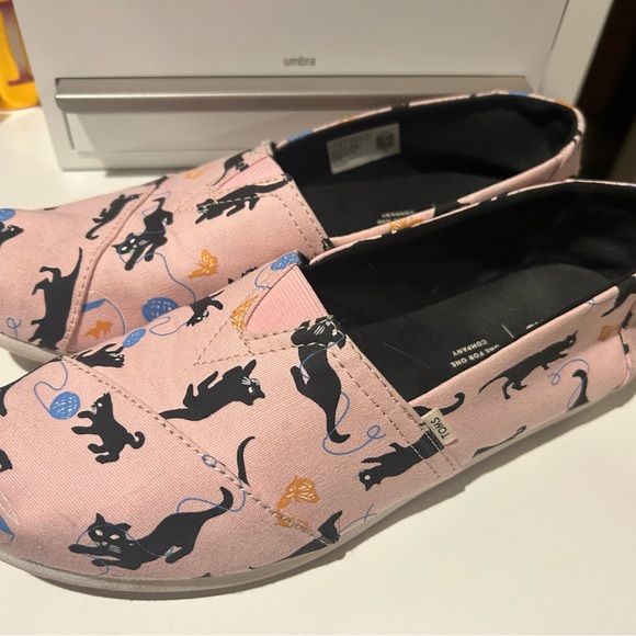Toms Strawberry Cream Kitties Canvas Size 9 - Picture 2 of 7